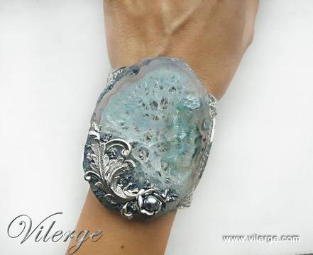 Вълшебни бижута и арт гривни за пролетния сезон и елегантни жени