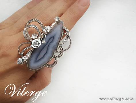 Луксозни подаръци за красиви жени с елегатни бижута за Пролет