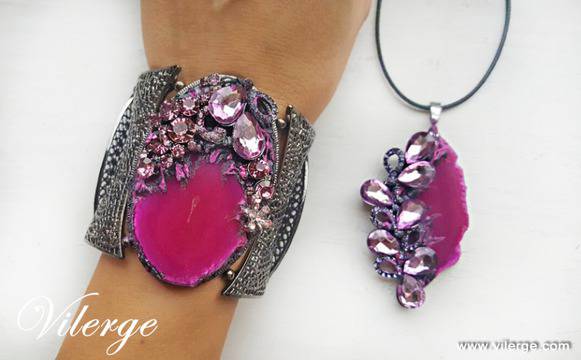 Елегантни бижута и винтидж колиета за красиви жени за сезон Пролет