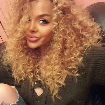 Плеймейтката Мартина Юрукова показа огромните си „бомби” (Снимка 18+)