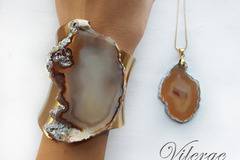 Изискани и красиви подаръци с елегантни бижута за 8 Март