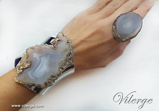 С какви бижута да изненадаме любимата за празник на жената