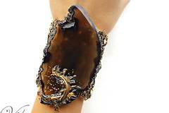 В месеца на жените подари луксозно бижу за 8 Март