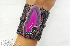 Елегантни бижута и модерни гривни от стилна колекция за Пролет