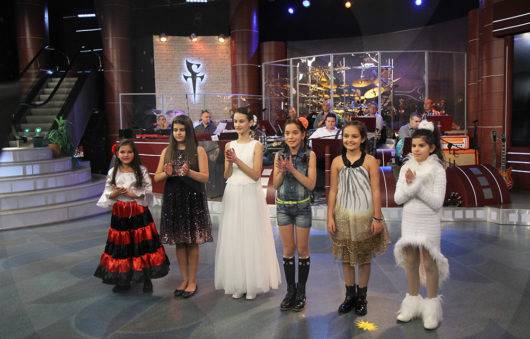 Благоевград се гордее! Александрина Механджийска и Анна-Мария Янкова са на финал в „Шоуто на Слави“