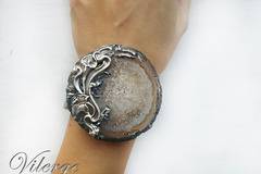 Красиви и модни бижута за бал и месеца на модерните абитуриенти