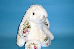 Подаръци, табакери и сувенири – Плюшени играчки – Суити-плюшено зайче от Bukowski 25см – Доставка на Цветя и Букети за Свети…