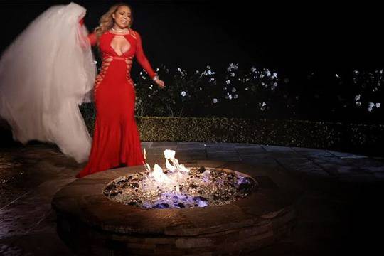 Защо Марая Кери изгори булчинската си рокля