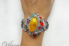 Елегантни винтидж гривни с Кехлибар за стилни абитуриентки