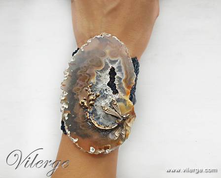 Елегантни гривни за абитуриентки и стилни бижута за балове