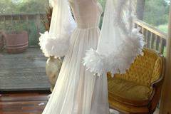 Стилни и Елегантни Дамски Халати