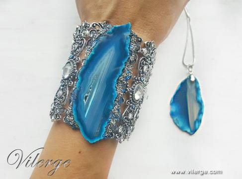 Модерни бижута за месеца на абитуриентските балове