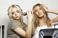 Преносима караоке система