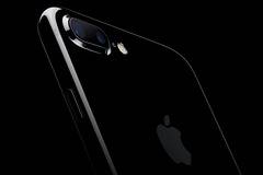 Смартфон Apple iPhone 7, 128GB, Jet Black