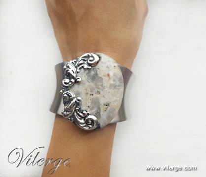 Елегантен подарък с красиво бижу за бал и стилни абитуриенти