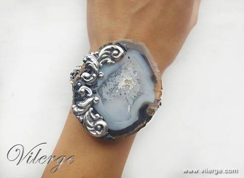 Нежни бижута за бал и красиви гривни за абитуриентки