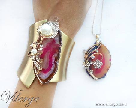 Пролетна серия красиви бижута за елегантни жени