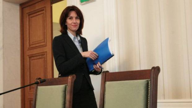 13 партии, 9 коалиции и 21 независими кандидати на изборите