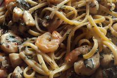 Спагети с морски дарове