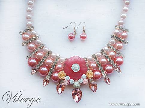 Красиви колиета и модерни обеци за сезон Пролет и жени