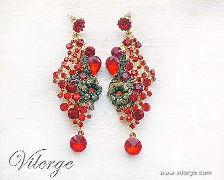 Елегантни обици за красиви жени с нова луксозна пролетна колекция