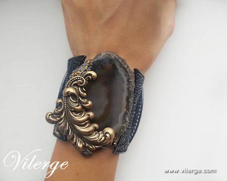 Стилен подарък за Великден с красиви бижута и стилна гривна