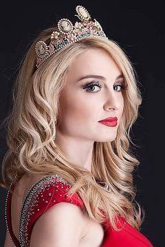 Мисис България 2013 Вики Божилова роди момиченце