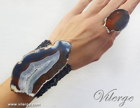 Луксозен Великденски подарък с красиви бижута и стилни гривни