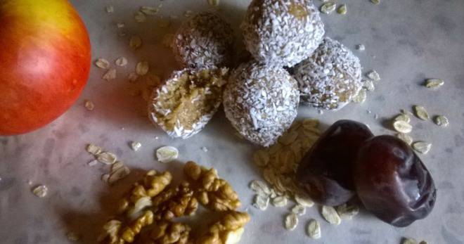 Трюфели с овесени ядки, фурми и шоколад