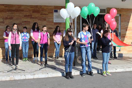 „Да носим в сърцето си гордия български дух”, заявиха в ОУ „Н. Парапунов”