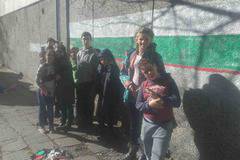 Страхотно! Малки родолюбци, от СУ „Бр. Каназиреви“, превърнаха грозни надписи в красив трибагреник