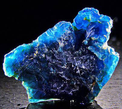 Апатит и красиви бижута с естествен камък за елегантни жени