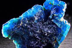 Апатит и красиви бижута с естествен камък за елегантни жени