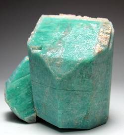 Амазонит и бутикови бижута с естествен камък за стилни жени