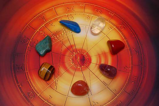 Астрология на скъпоценните и естествени камъни – хороскоп според зодиакалния знак