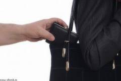 Джебчия сви портмоне с около 2 000 лева от чантата на бургазлийка в мола