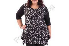 Асиметрична макси туника в черен цвят с флорални мотиви