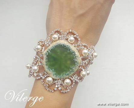 Красиви бижута за Лято и море с винтидж гривни за елегантни жени