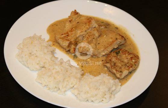 Пуешки филенца с топено сирене