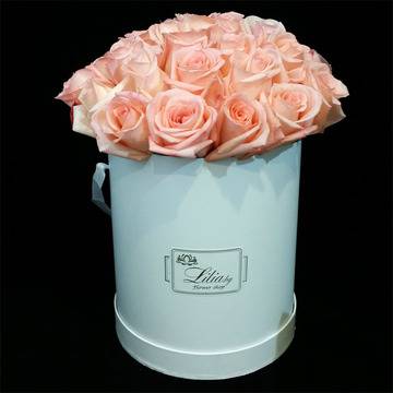 2017 Цветя в Кутия и Кутии с рози – Луксозен цилиндър с 33 бели рози – Доставка на Цветя-Букети-Вечни рози и Рози в…