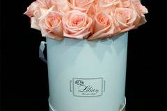 2017 Цветя в Кутия и Кутии с рози – Луксозен цилиндър с 33 бели рози – Доставка на Цветя-Букети-Вечни рози и Рози в…