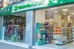 „Софарма“ купува веригата аптеки „ФармаСтор“