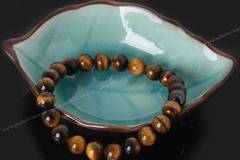 Гривна от естествен камък