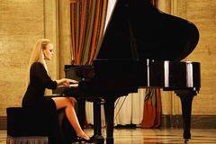 СОНЯ НЕМСКА С ПРЕМИЕРА НА „ПОСЛЕДНИЯТ“ ПОПФОЛКЛОР-МУЗИКА ЗА ВСЕКИ