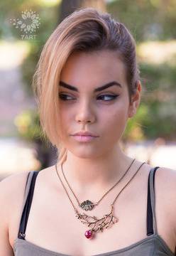 Нежно Колие с Розови Листенца