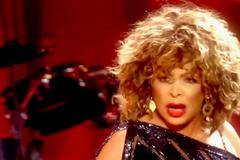 Tina Turner – Steamy Windows for Grammy Lifetime Achievement Award 2015 (2)
