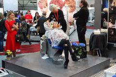 Какви са новите модни тенденции за абитуриентите през 2017-та