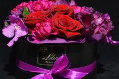 2017 Цветя в Кутия и Кутии с рози – Кутия с орхидеи Ванда лалета и рози – Доставка на Цветя-Букети-Вечни рози и Рози в…