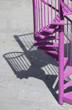 Метална конструкция с различни локации