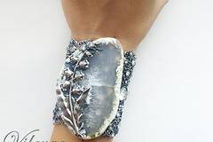 Мода за лято с бижута и винтидж гривна за сезона и морето